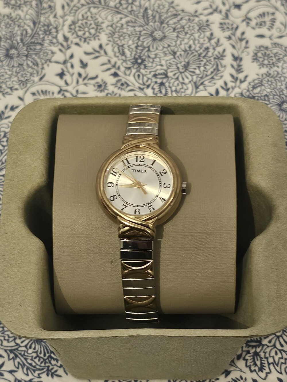 Timex Quartz Women Two Tone Expansion Band Analog Watch Round Dial Color
